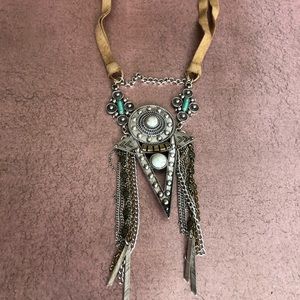 Side statement necklace